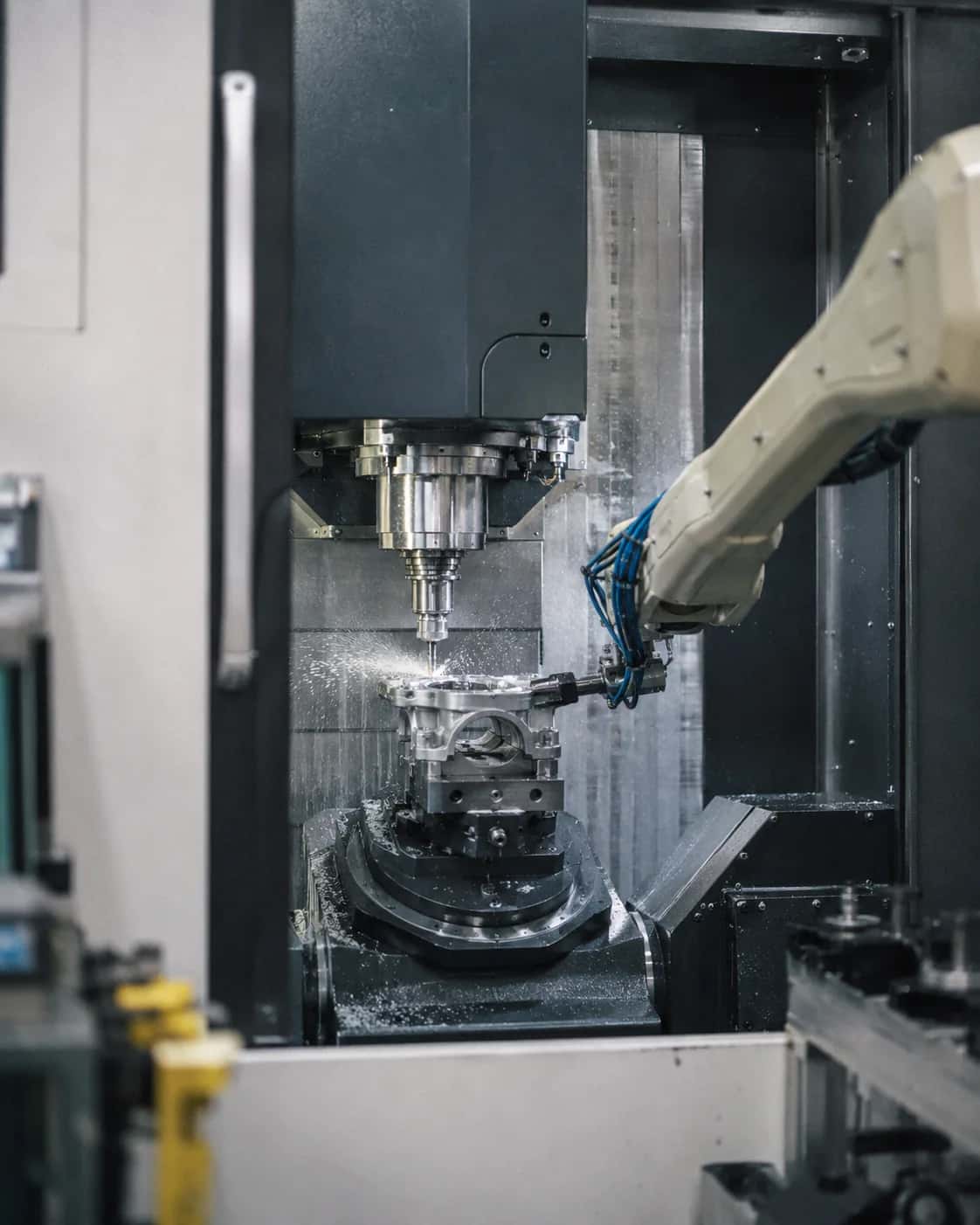 Robotergestützte CNC-Fertigungslinie