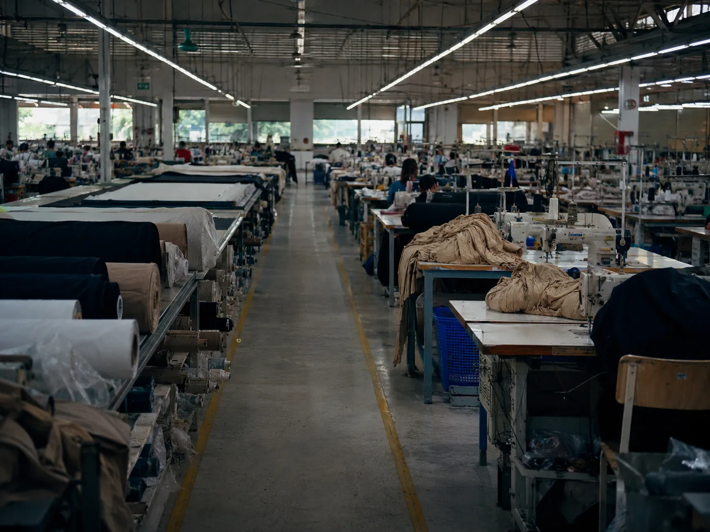 Nählinien in einer Bekleidungsfabrik
